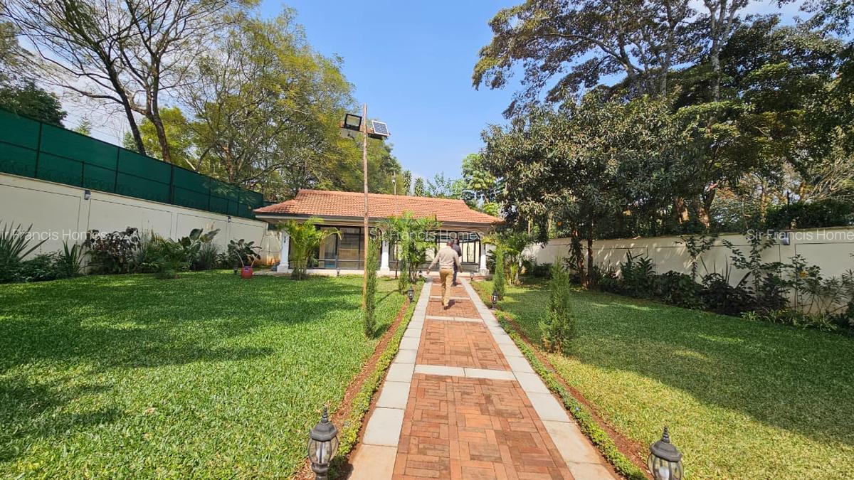 Serviced 5 Bed Apartment with En Suite in Runda - 2