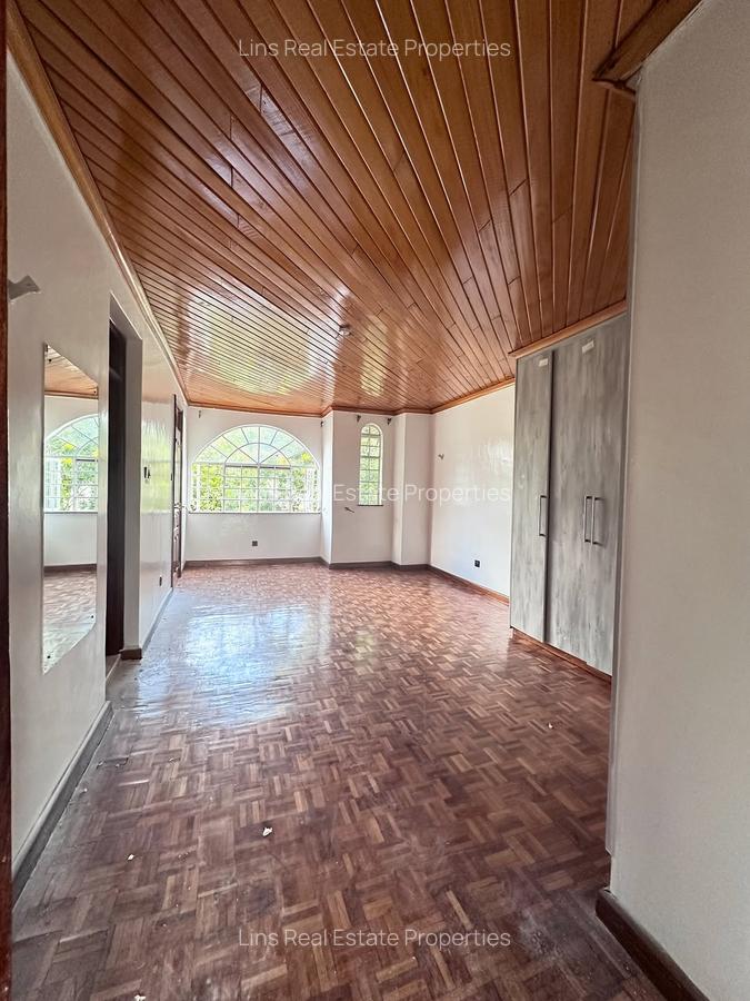 5 Bed Townhouse with En Suite in Lavington - 4