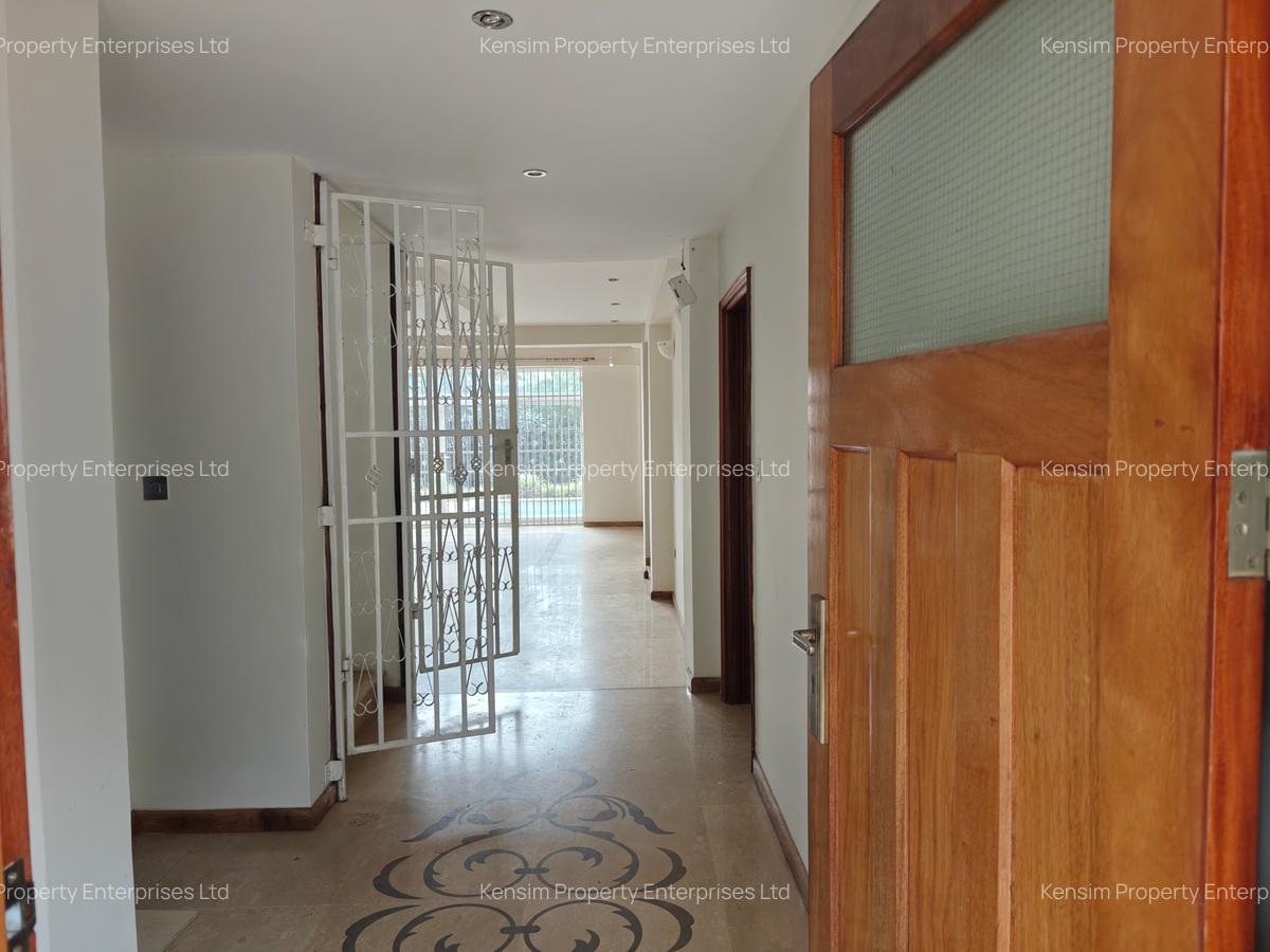 5 Bed Townhouse with En Suite in Lavington - 4