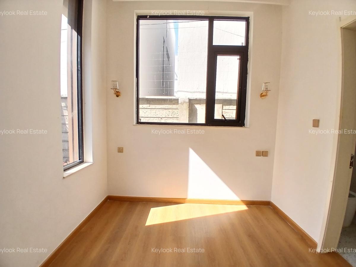 5 Bed Townhouse with En Suite at Lavington Green - 17