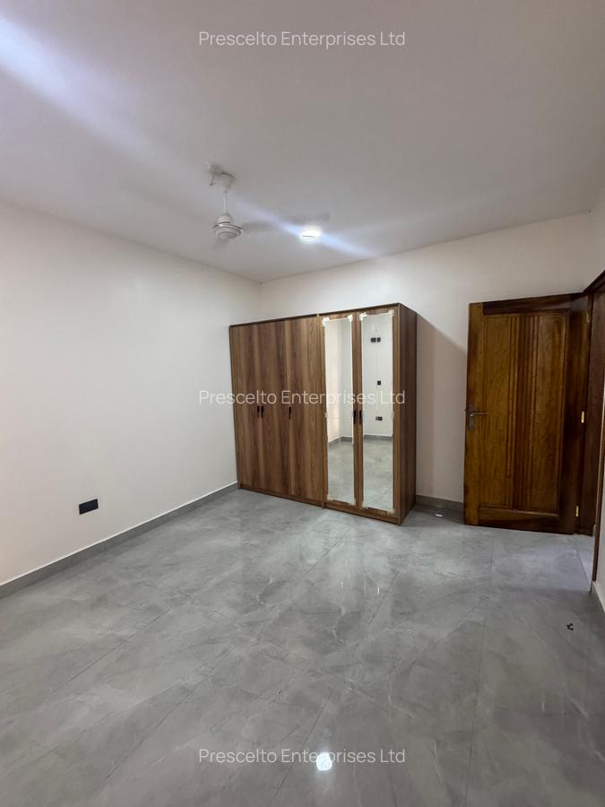 3 Bed Apartment with En Suite at Off Links Road - 10