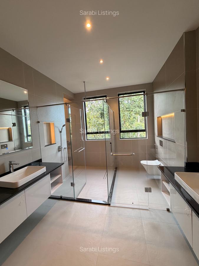 5 Bed Townhouse with En Suite in Kitisuru - 12