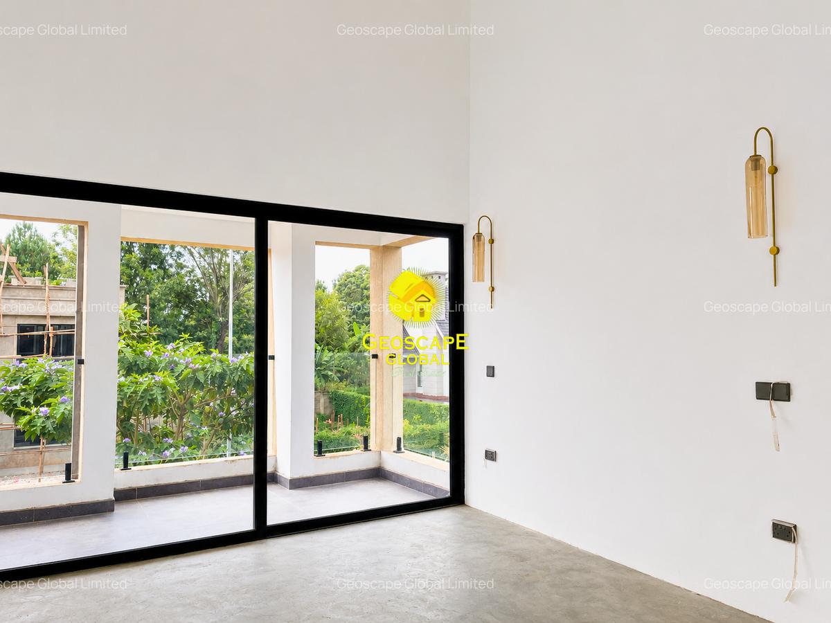 5 Bed House with En Suite in Runda - 2