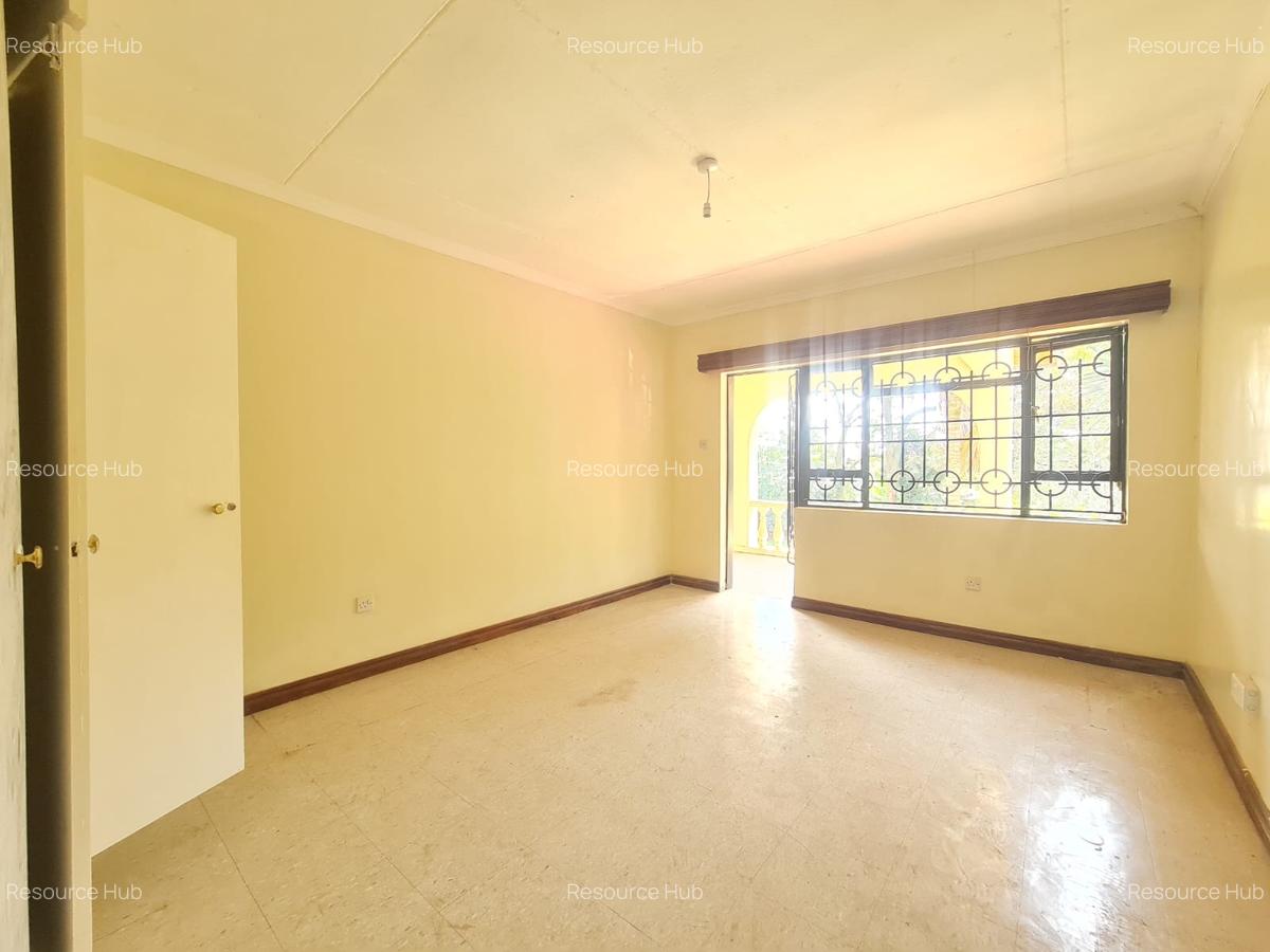 5 Bed House with En Suite at Nyari - 2