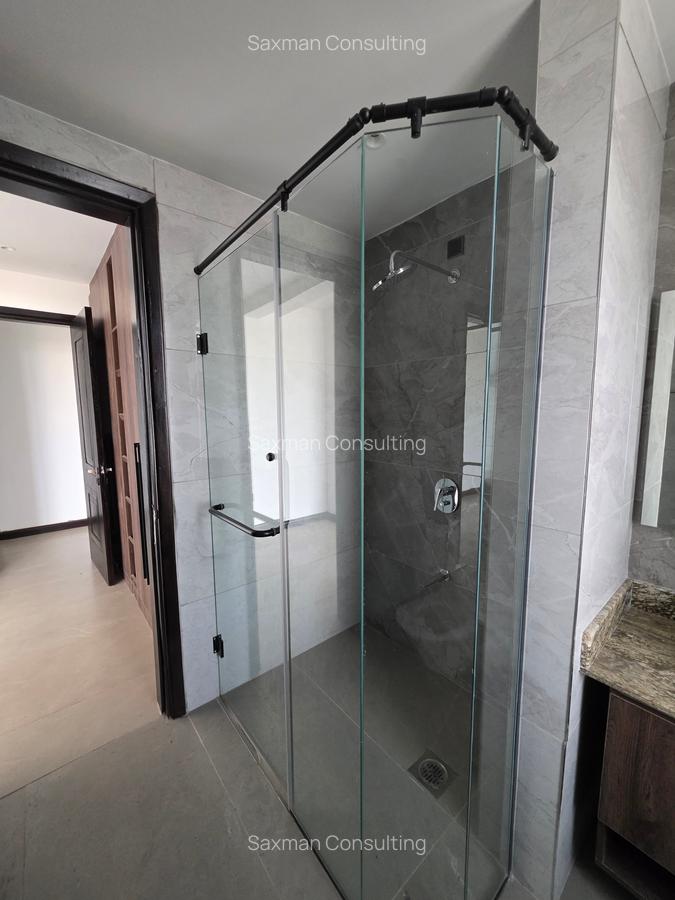 3 Bed Apartment with En Suite in Riverside - 13