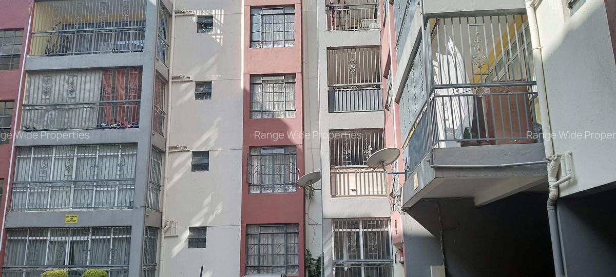 2 Bed Apartment with En Suite in Lavington - 2