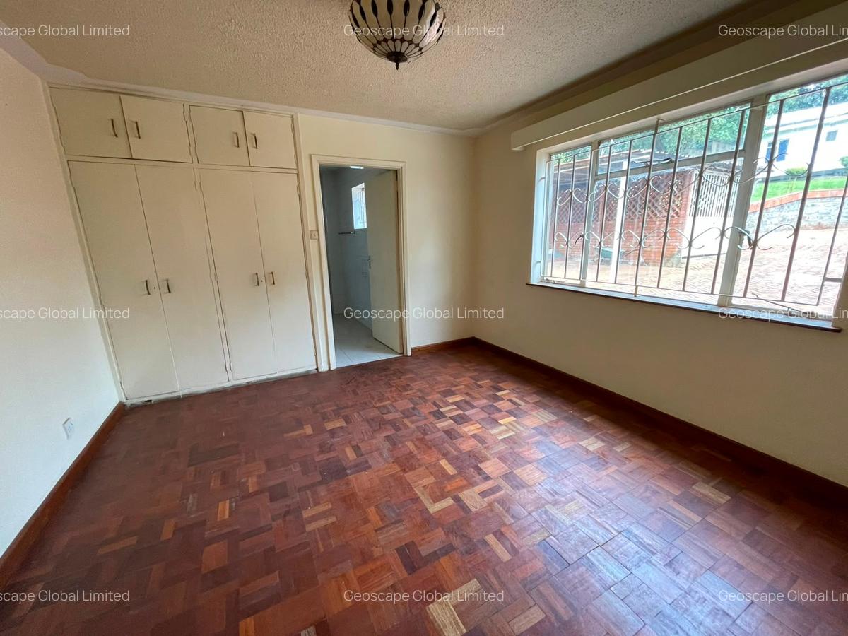 6 Bed Villa with En Suite in Riverside - 13