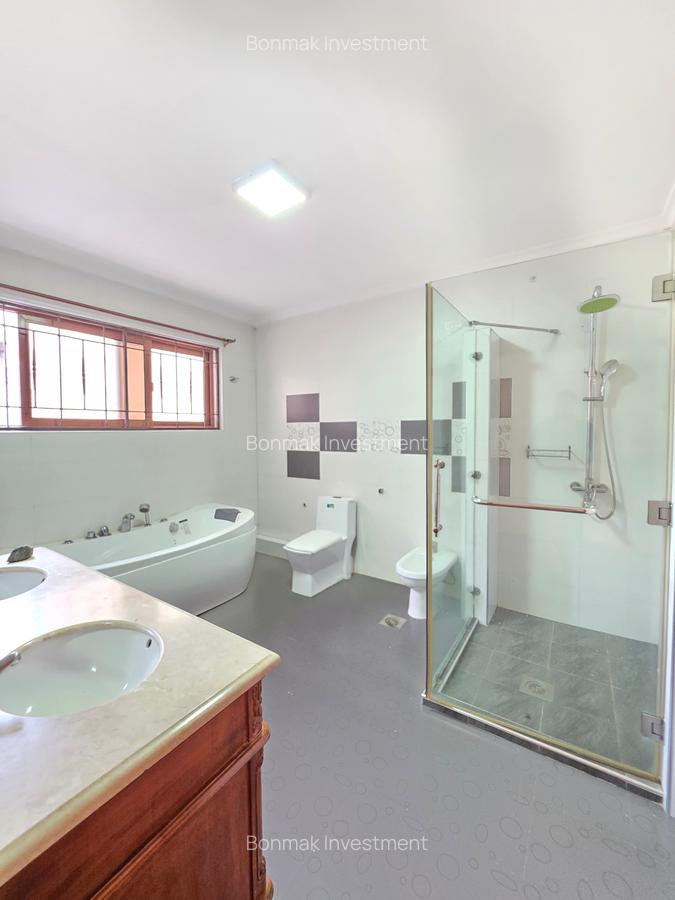 5 Bed Townhouse with En Suite at Lavington Green - 17