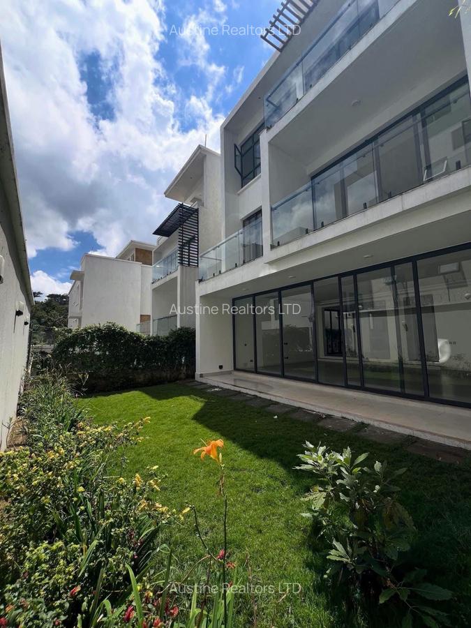5 Bed Villa with En Suite in Lavington - 1