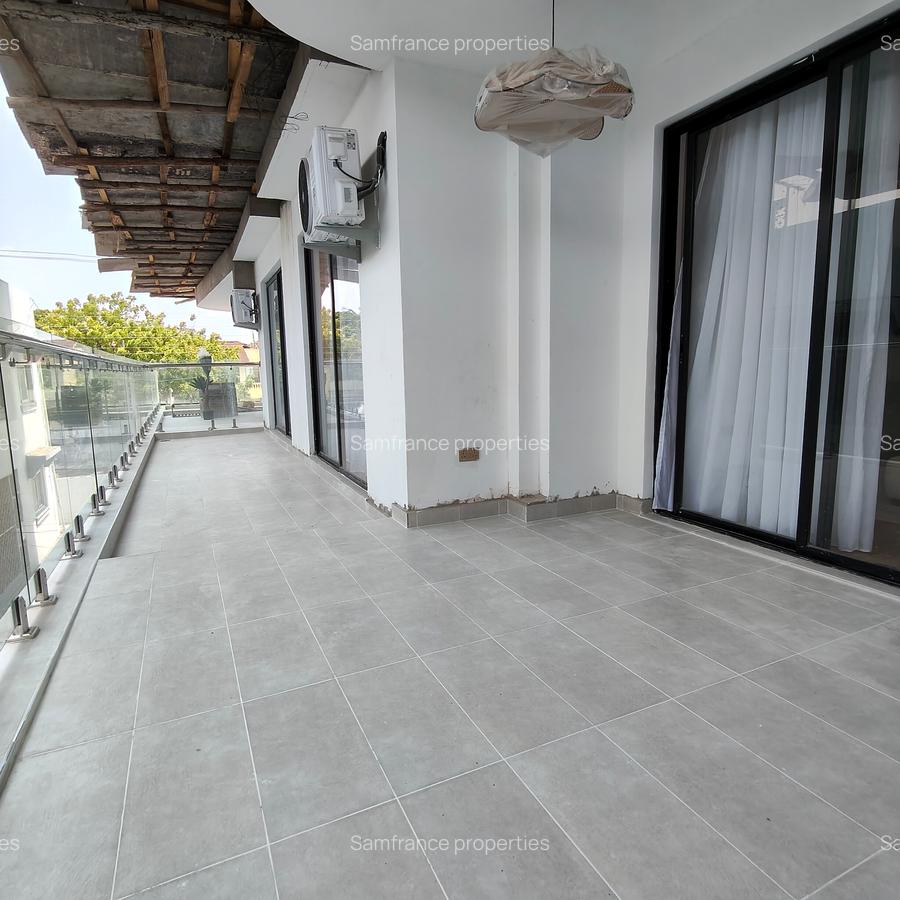 Serviced 3 Bed Apartment with En Suite at 2 Avanue - 1