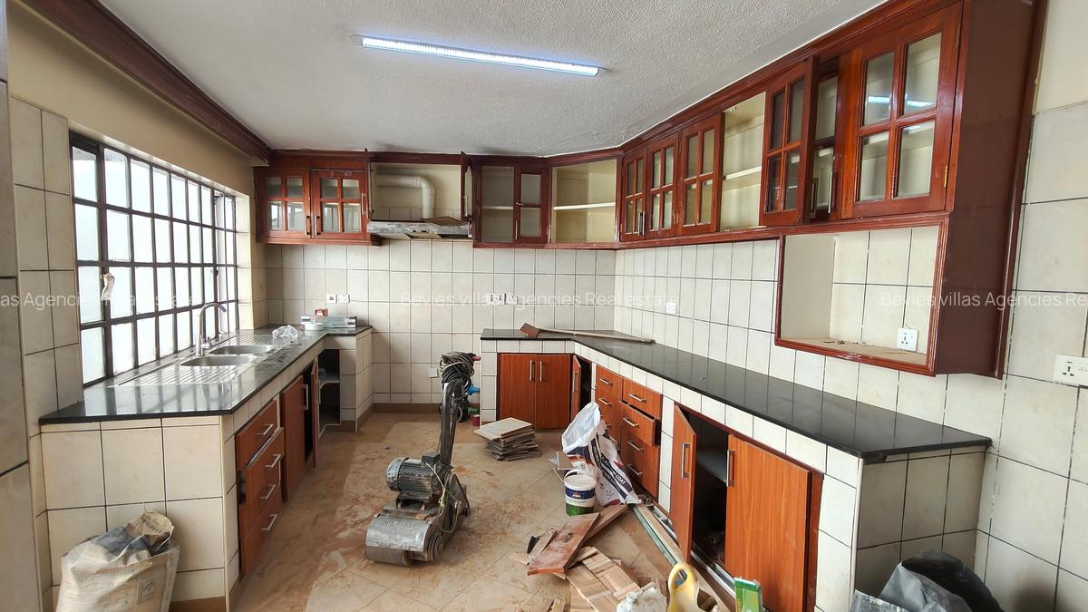 5 Bed Townhouse with En Suite at Brookside - 15