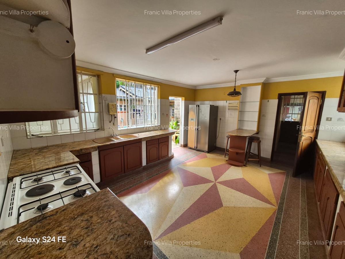 3 Bed House with En Suite at Runda - 17