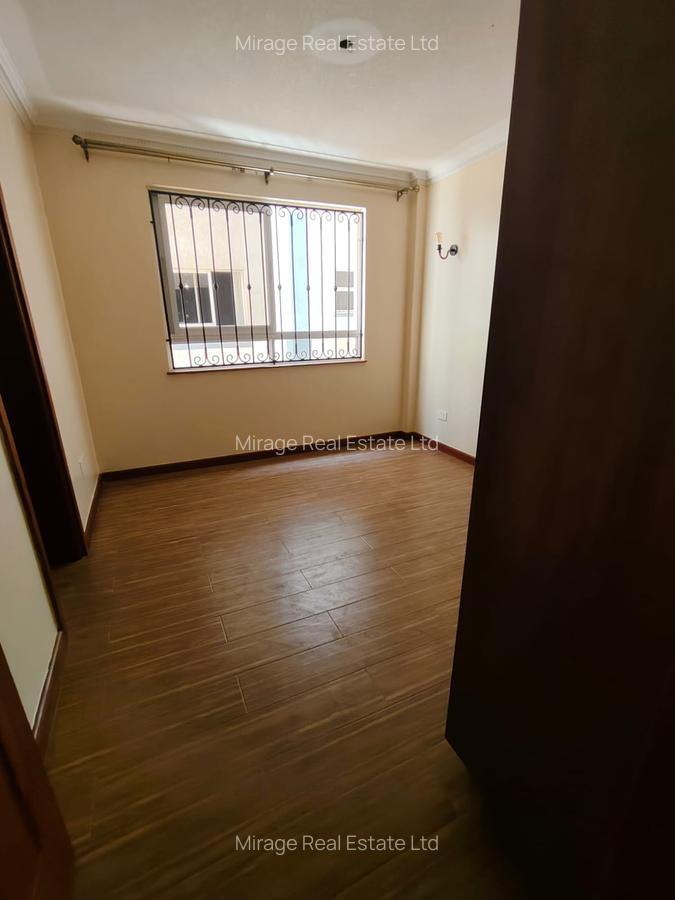 3 Bed Apartment with En Suite in Riverside - 5