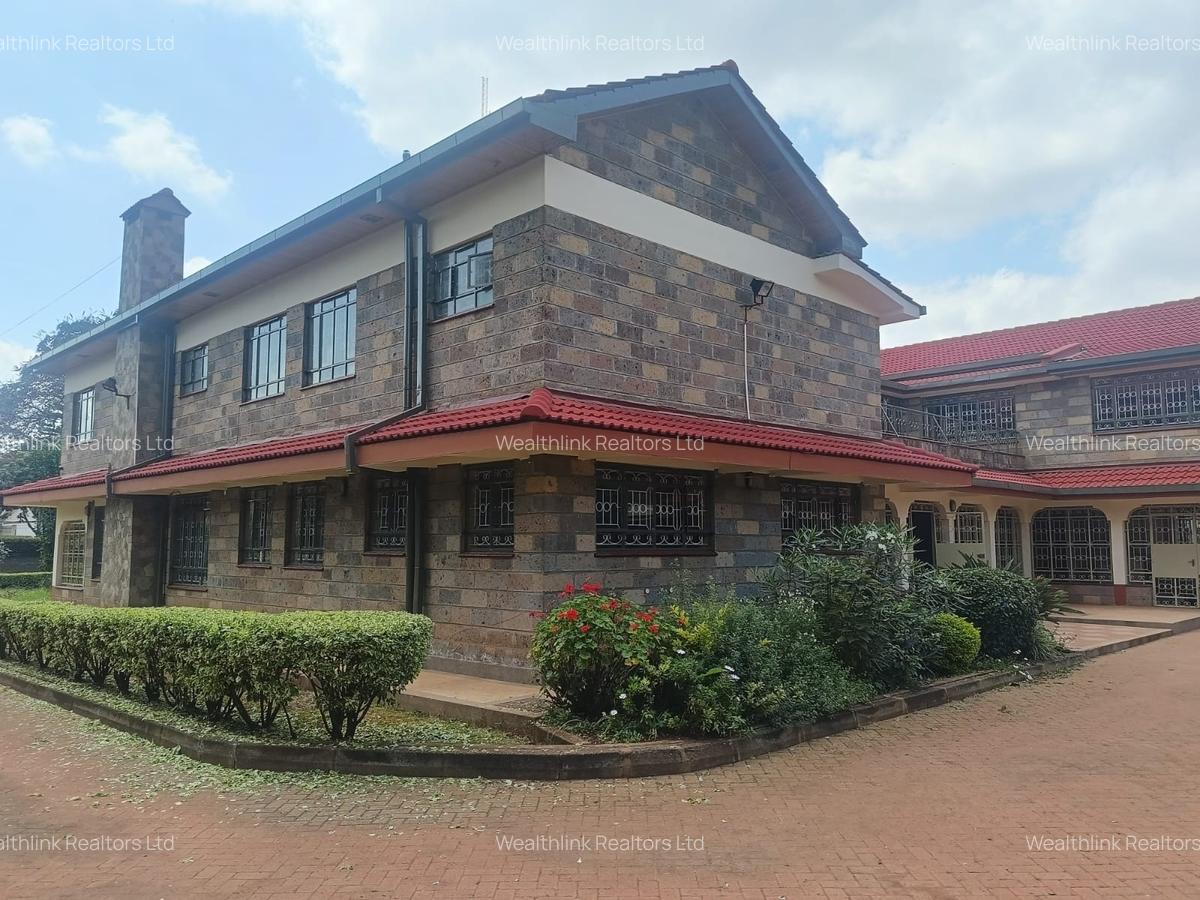 5 Bed House with En Suite at Nyari - 3