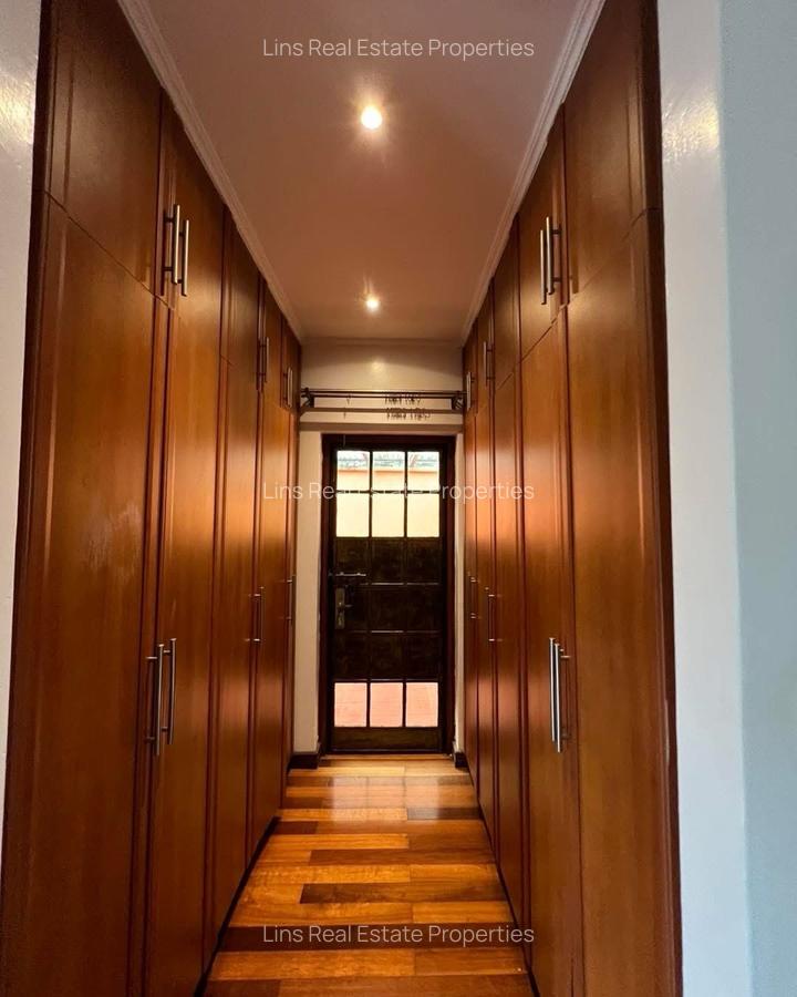 4 Bed Townhouse with En Suite in General Mathenge - 4