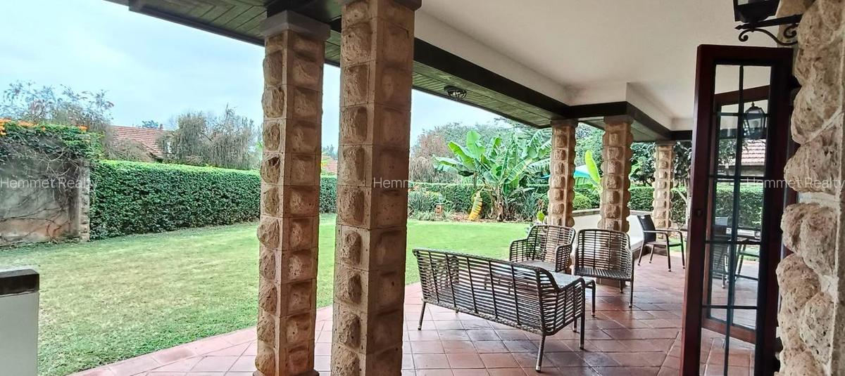 4 Bed House with En Suite in Ridgeways - 14
