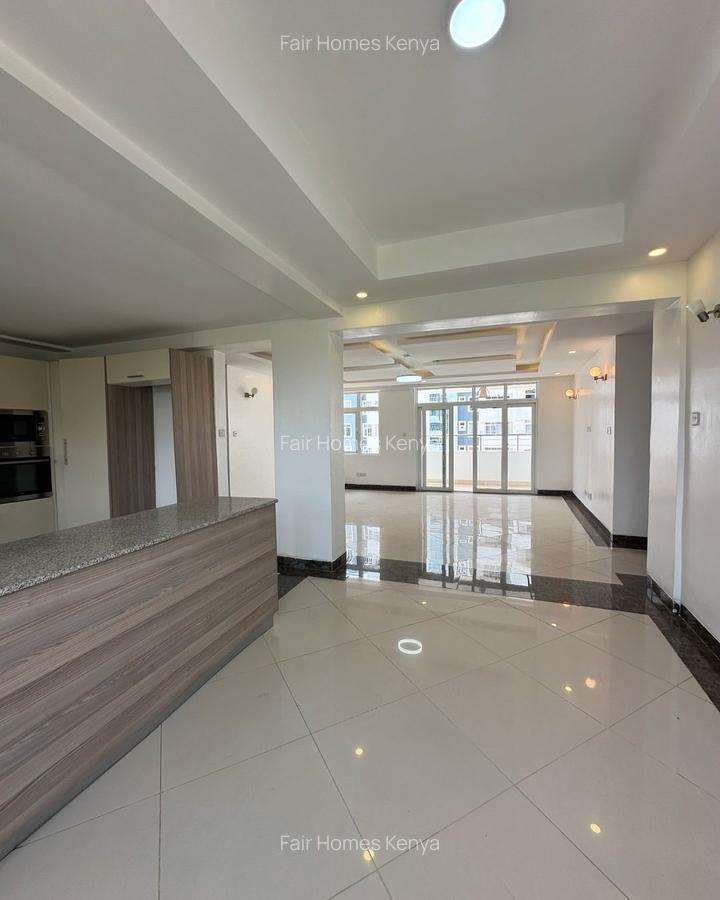 3 Bed Apartment with En Suite at Hatheru Road - 1