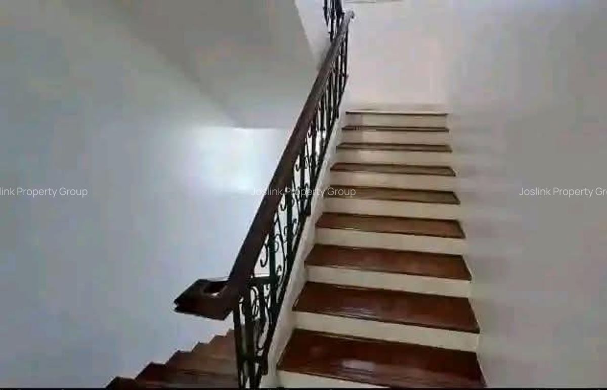 3 Bed Townhouse with En Suite at Greenwood Drive - 5