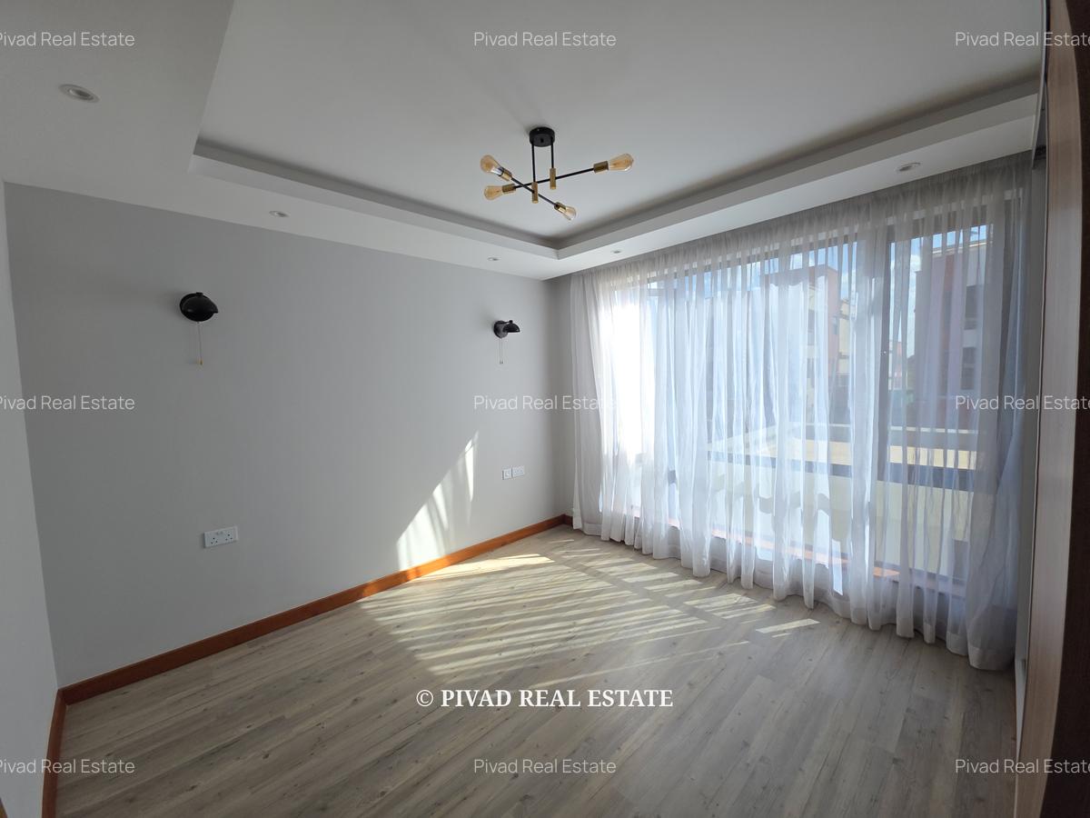 4 Bed Townhouse with Swimming Pool in Membley - 13