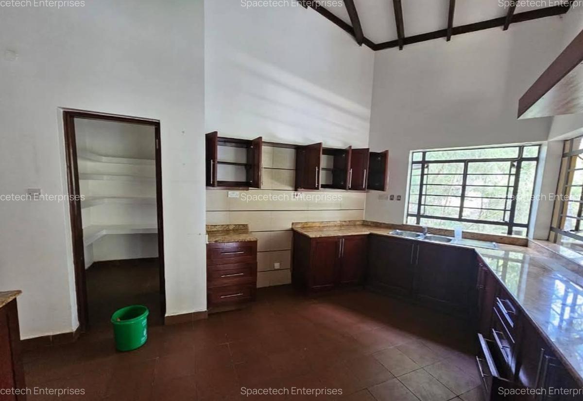 5 Bed Townhouse with En Suite in Kitisuru - 18