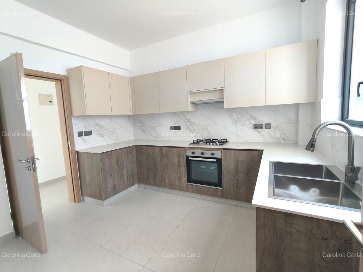 3 Bed Apartment with En Suite in Brookside - 3