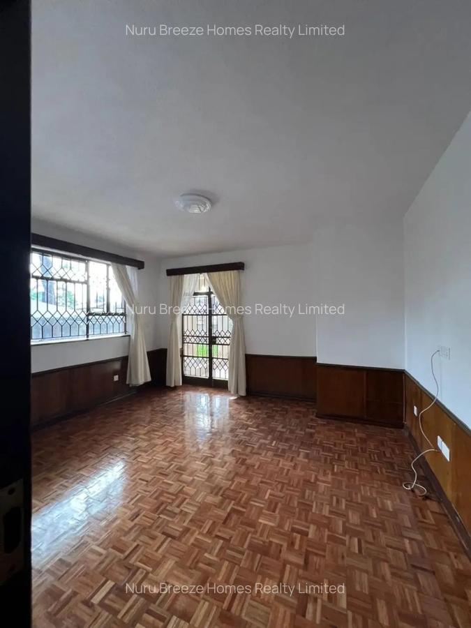 5 Bed House with En Suite in Runda - 11