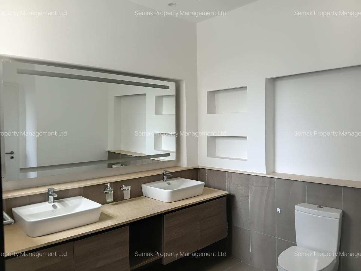 3 Bed Apartment with En Suite in Riverside - 11