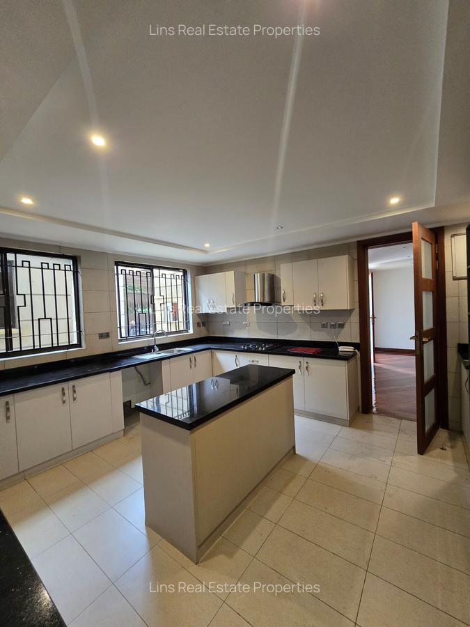 5 Bed Townhouse with En Suite in Lavington - 7