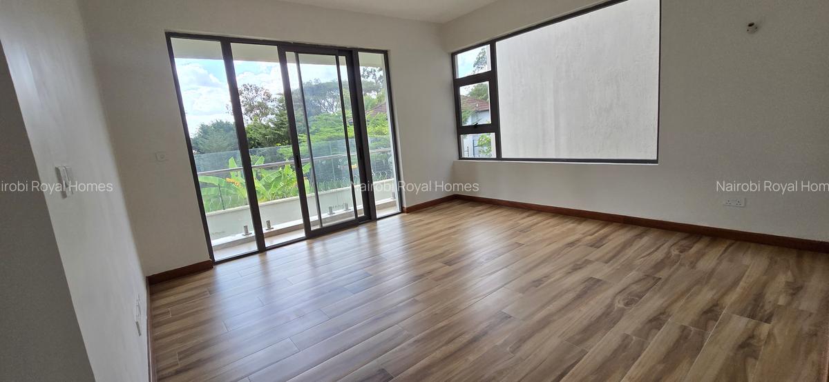 6 Bed Townhouse with En Suite at Lavington Green - 4