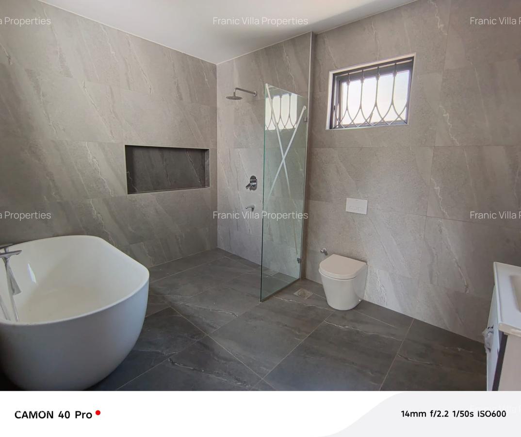 5 Bed House with En Suite at Loresho Crescent - 10