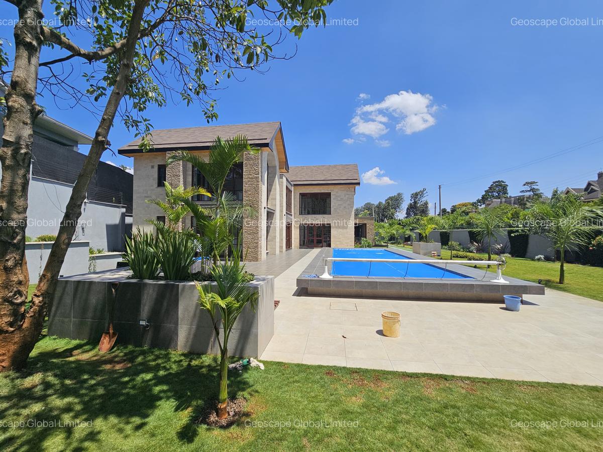 5 Bed House with En Suite in Runda - 1
