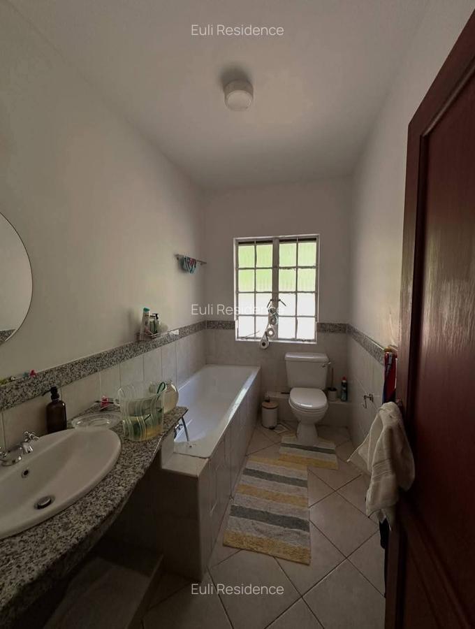 5 Bed Townhouse with En Suite at Rosslyn Rd - 8