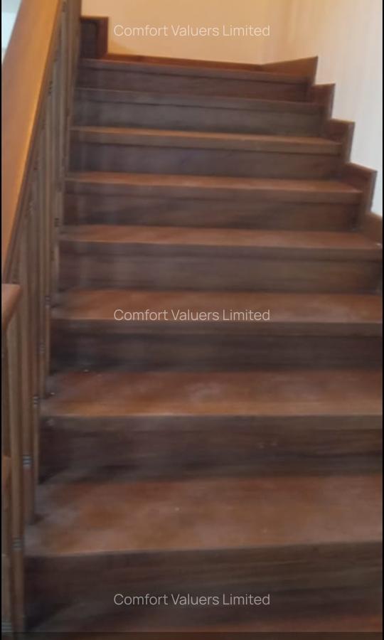 5 Bed Villa with En Suite at Lavington Green - 9