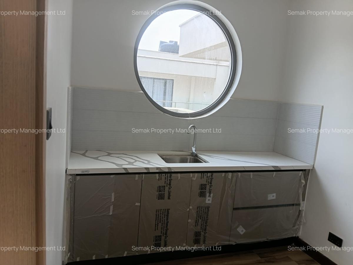 6 Bed Townhouse with En Suite in Lavington - 14