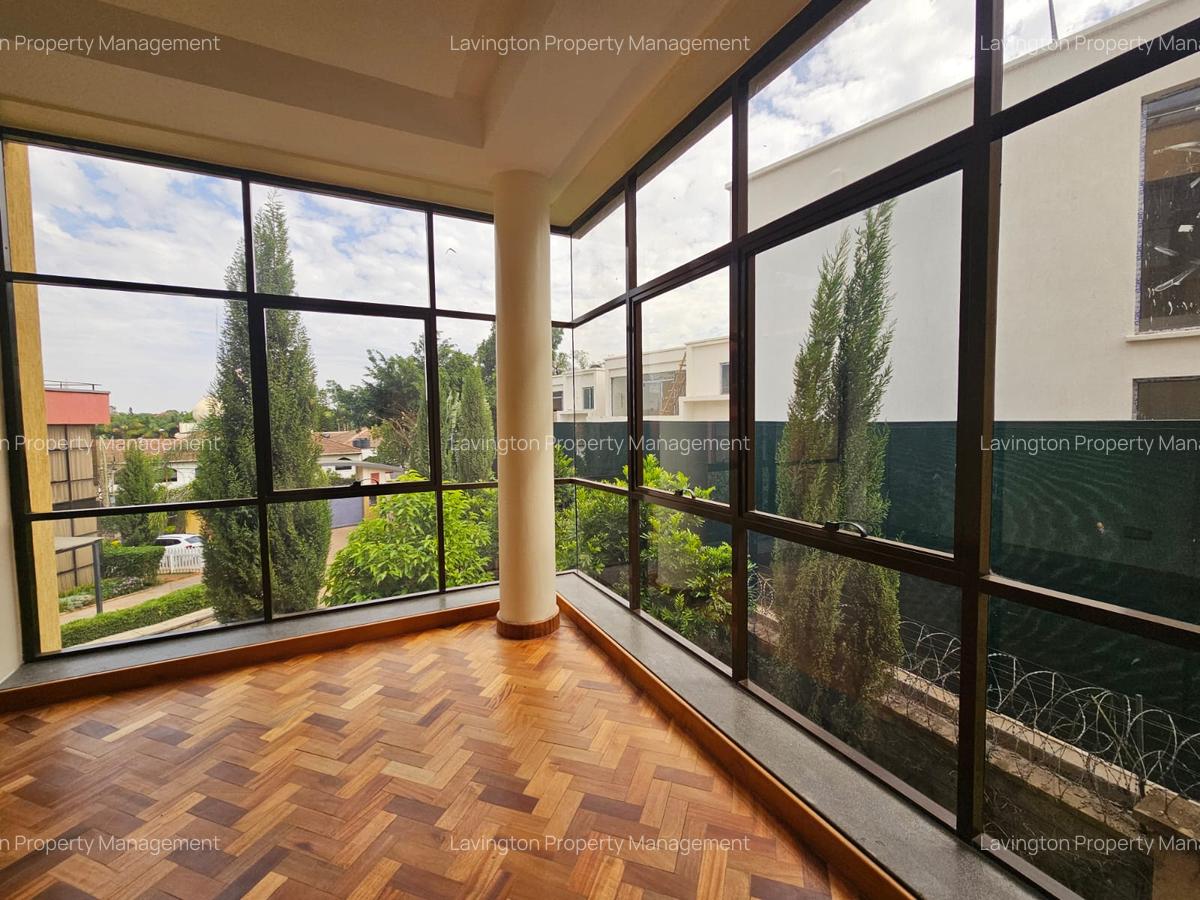 5 Bed Townhouse with En Suite at Lavington Green - 5