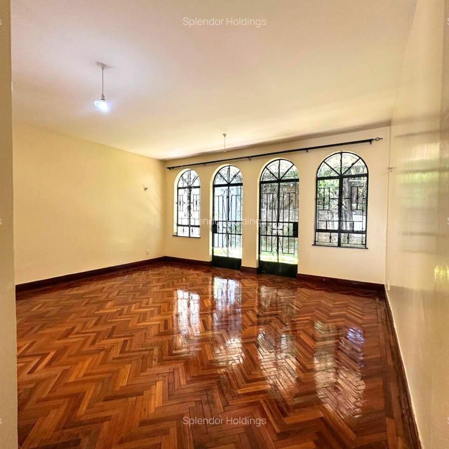 5 Bed Villa with En Suite in Riverside - 8