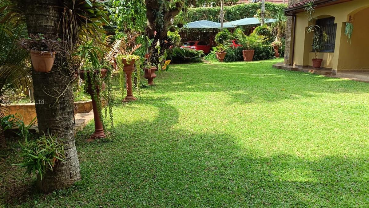 2 Bed Villa with En Suite at Drive - 1