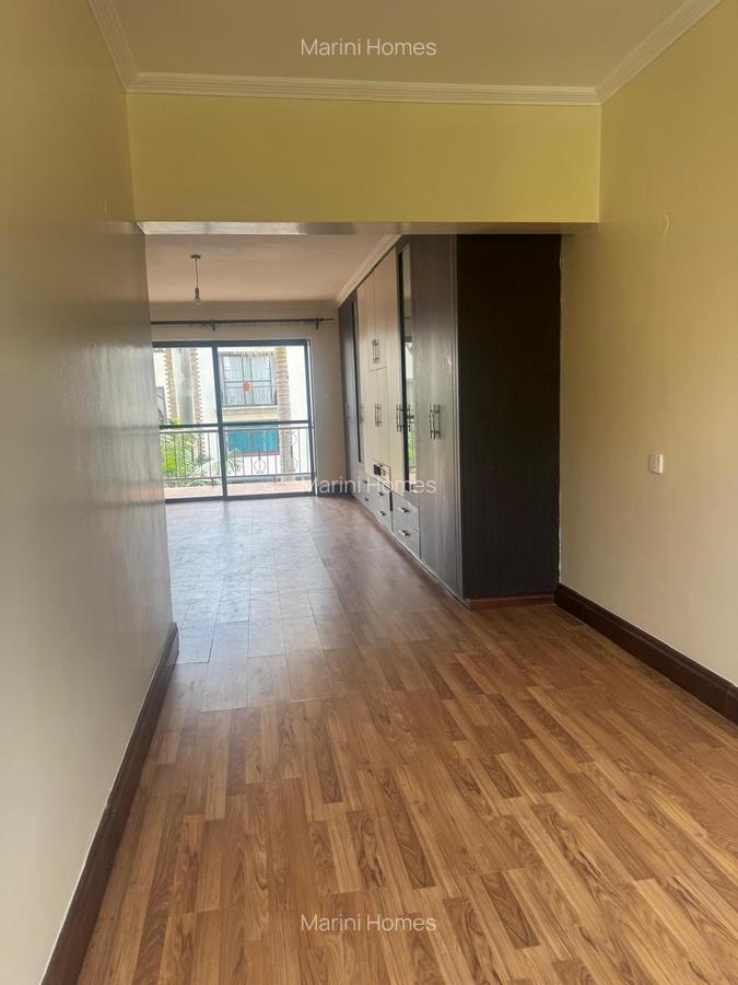 5 Bed Townhouse with En Suite in Brookside - 15