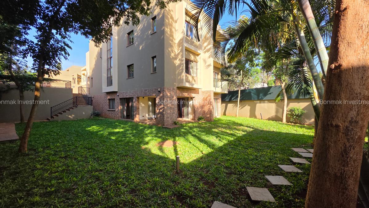 5 Bed Townhouse with En Suite at Lavington Green - 15