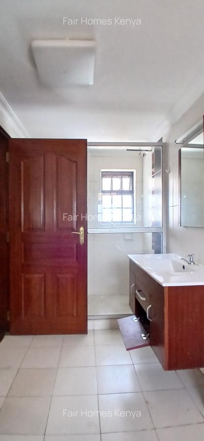 4 Bed Townhouse with En Suite at Valley Arcade - 18