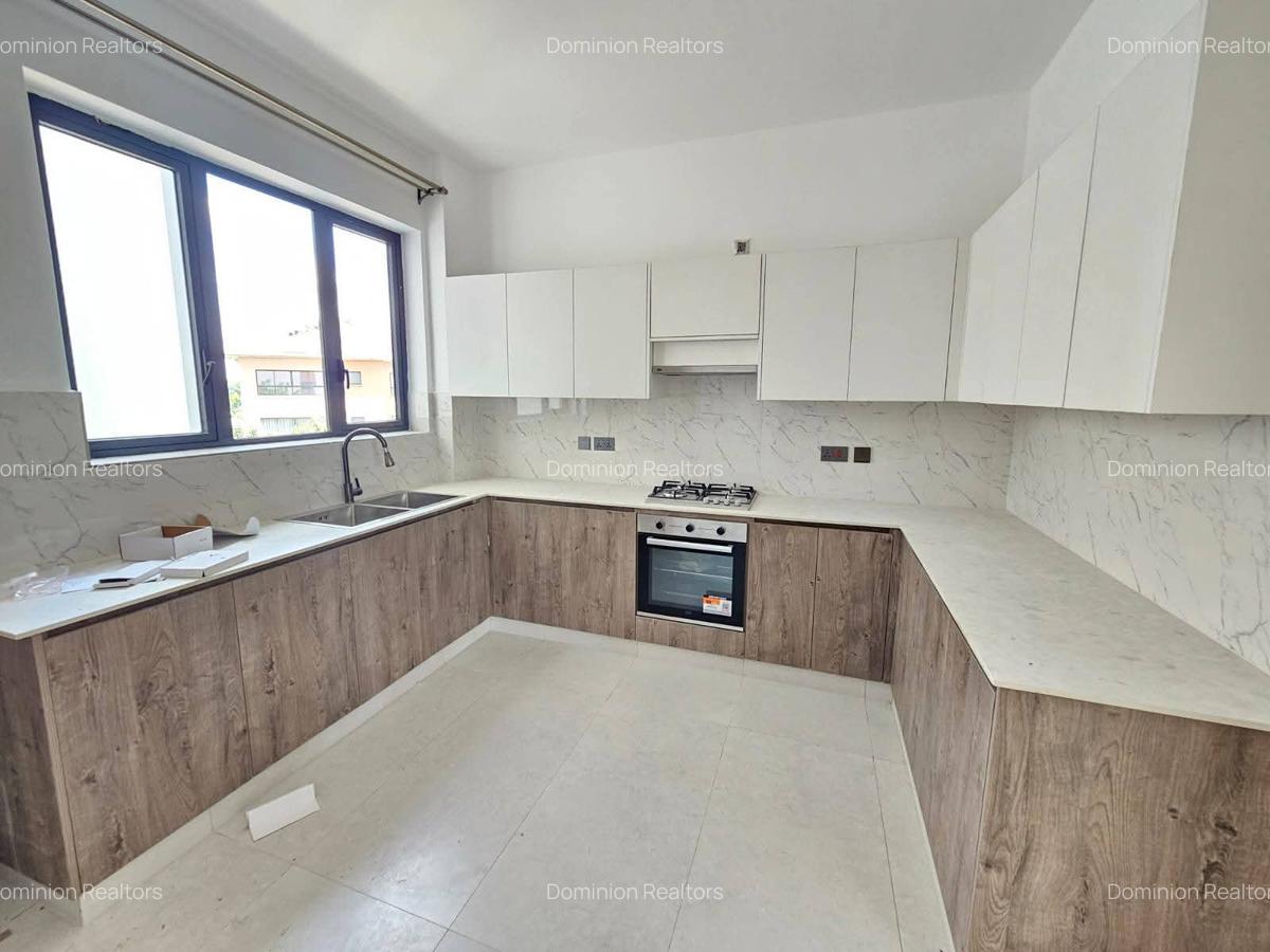 3 Bed Apartment with En Suite in Westlands Area - 10