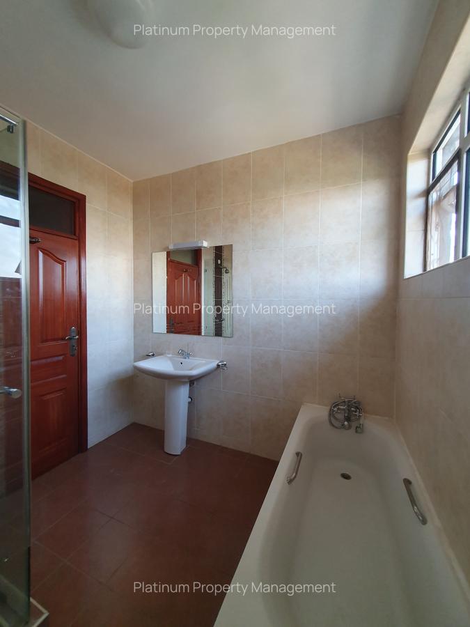 3 Bed Apartment with En Suite at Brookside - 16