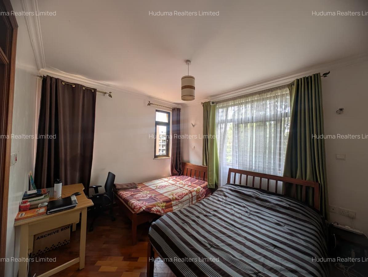 3 Bed Apartment with En Suite at Thompson Estate - 13