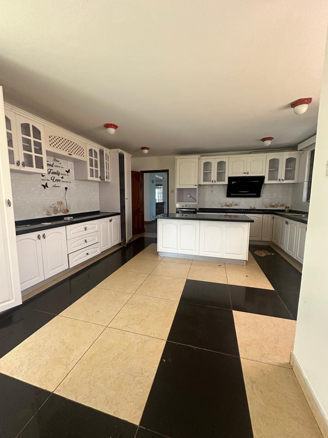 5 Bed Townhouse with En Suite in Runda - 5