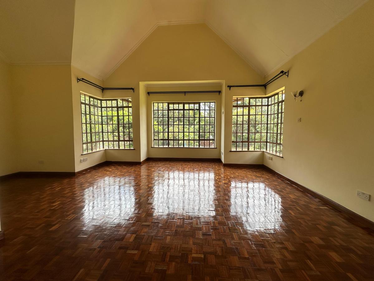 5 Bed Villa with En Suite at Lavington - 9