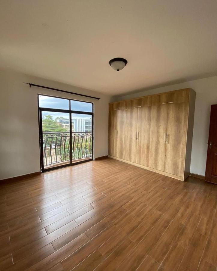 3 Bed Apartment with En Suite in Lavington - 7