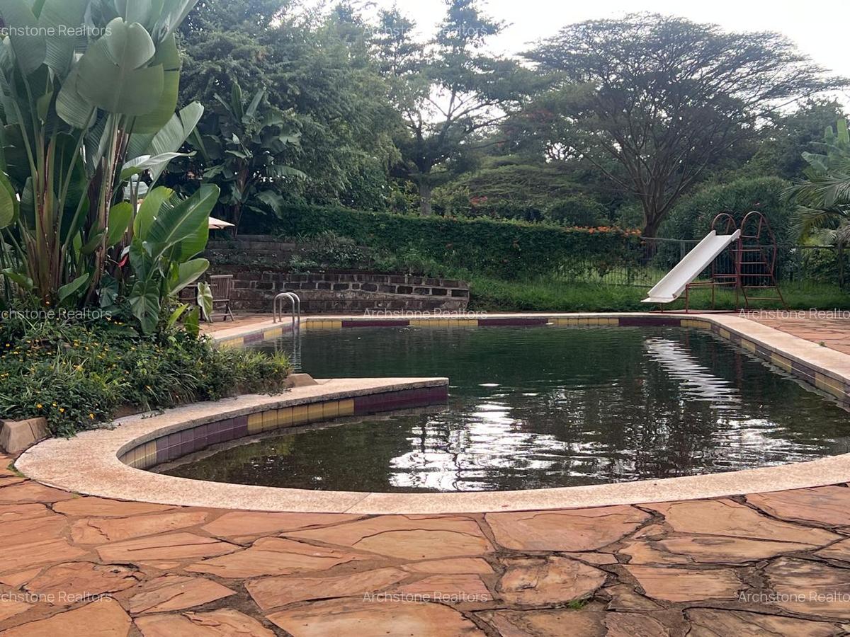 4 Bed Townhouse with Swimming Pool in Ridgeways - 13