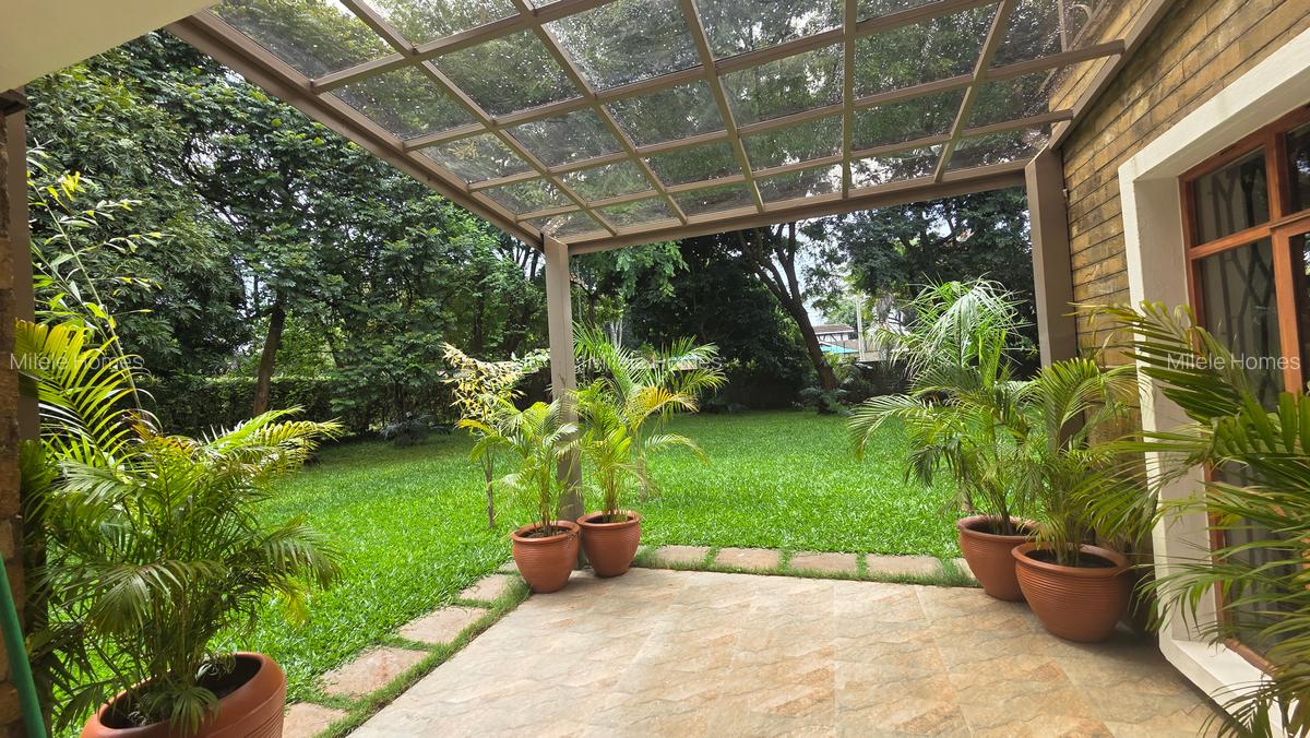 5 Bed Villa with En Suite in Runda - 3