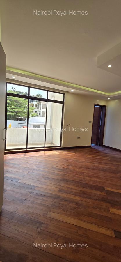 5 Bed Townhouse with En Suite at Lavington Green - 17