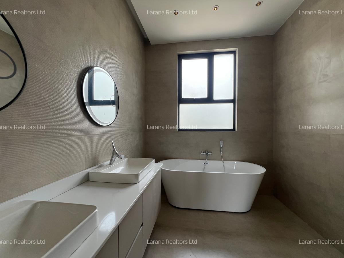 5 Bed Townhouse with En Suite at Manyani Cl - 14